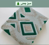 شال مبل دکونایس مدل پانچ با طرح هندسی لوزی کرم و زرد، روی صندلی تکنفره سبز